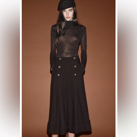 Wool Buttoned Shorts - Picture 3 of 7